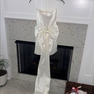 Elegant White Strapless Dress